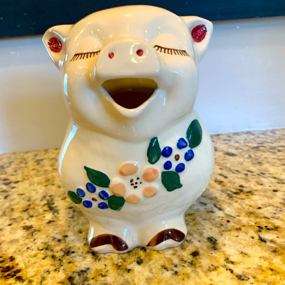 Shawnee Winnie the pig pitcher. Vintage Perfection-large pitcher